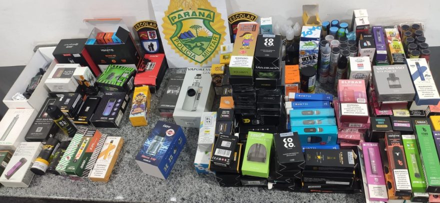 Patrulha Escolar e 5º CRPM realizam apreensão em tabacaria após denúncia de venda de cigarros eletrônicos para menores