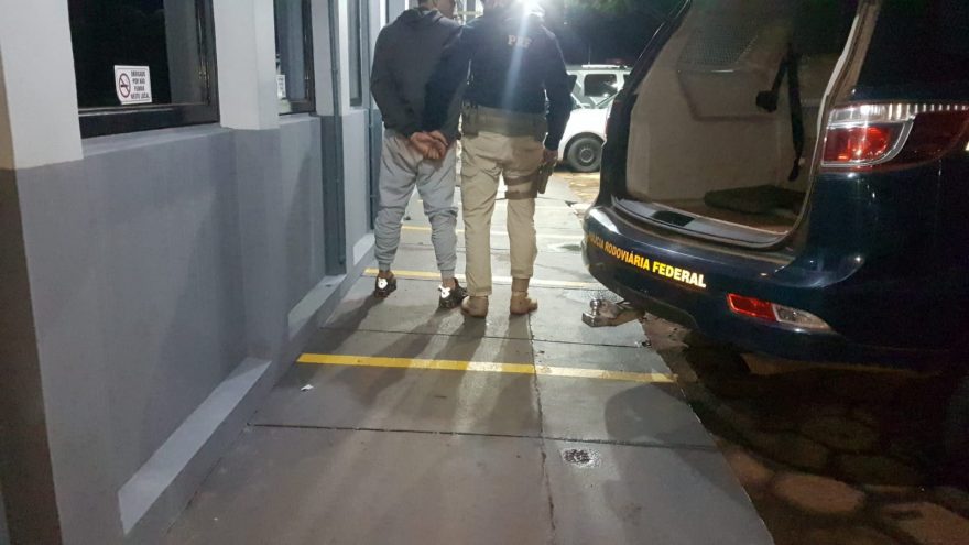 Homem com mandado de prisão em aberto é detido pela PRF na BR-163