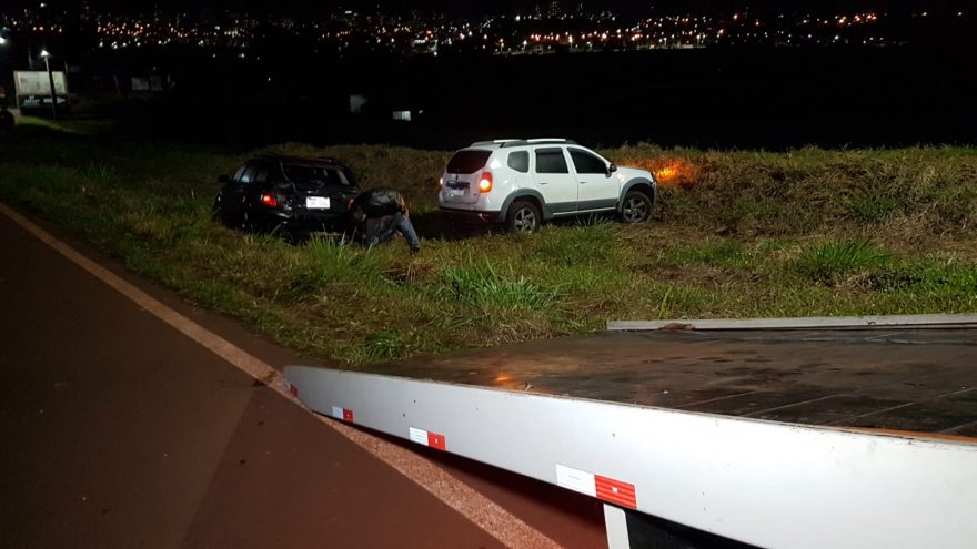 Colisão entre BMW e Renault Duster deixa veículos danificados no Bairro Claudete