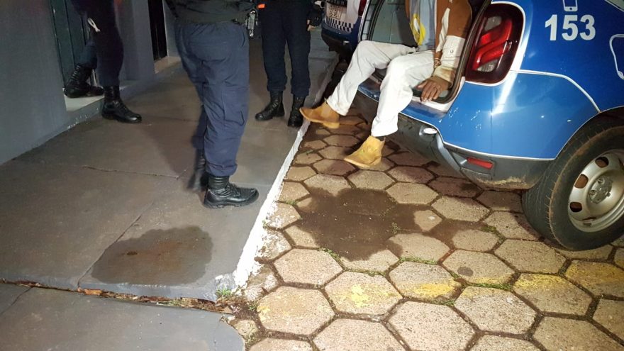 Homem é detido pela Guarda Municipal após agredir mulher no centro de Cascavel