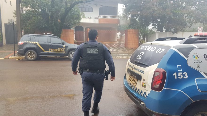 Casal é detido com 220 maços de cigarros contrabandeados nas proximidades da Rodoviária