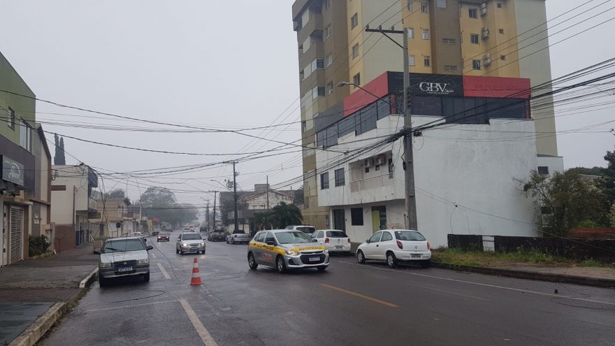 Fiação solta em via pública gera reclamação no Bairro Parque São Paulo