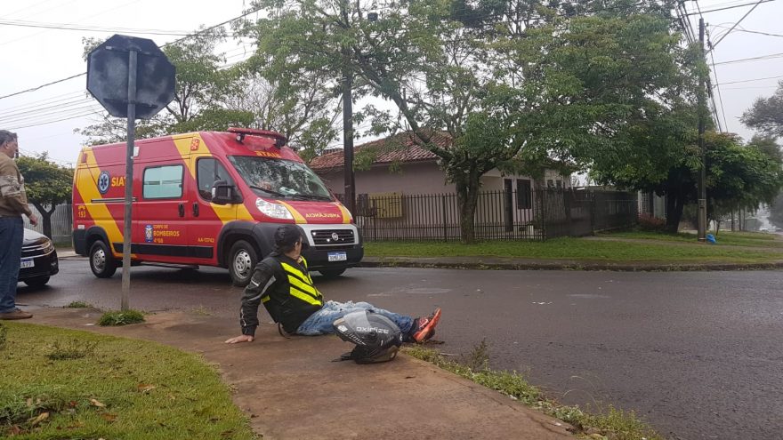 Motociclista se desequilibra e sofre queda no Bairro Pioneiros Catarinenses