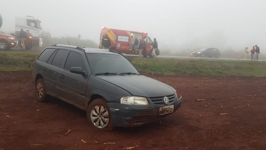 Homem sofre fratura exposta após se envolver em colisão entre carro e caminhão na BR-277
