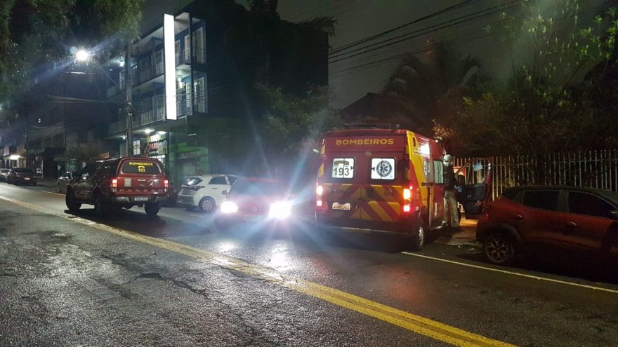Homem é alvo de facada no Centro da cidade