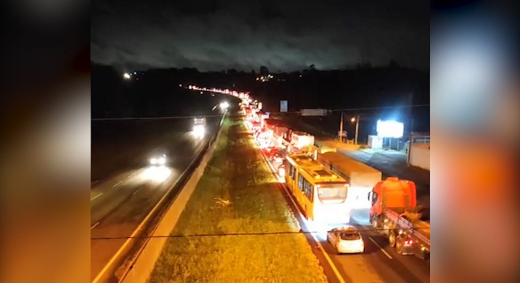 Congestionamento após acidentes na BR-277 soma mais de 25 km