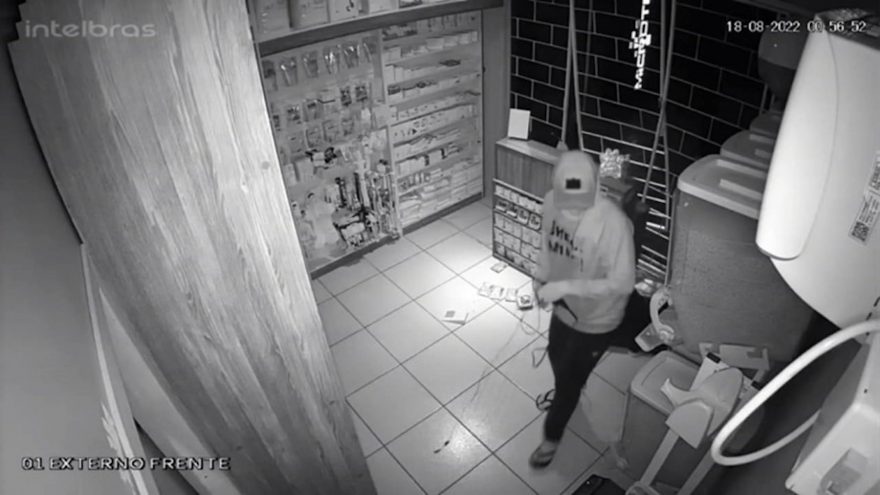 Imagens registram arrombamento de clínica veterinária em Boa Vista da Aparecida