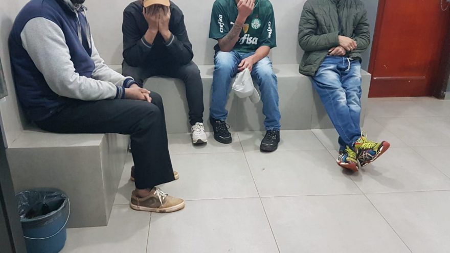 Pelotão de Choque recupera veículo com alerta de furto e detém quatro indivíduos no Santa Cruz