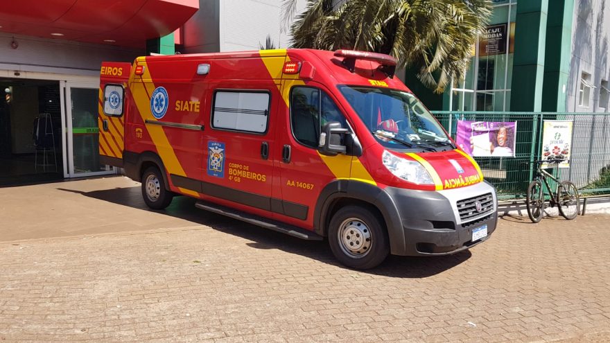 Mulher fica ferida ao sofrer queda dentro de supermercado no Bairro Floresta