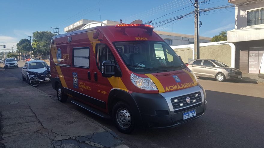 Idosa sofre queda ao tropeçar na calçada no Bairro Neva