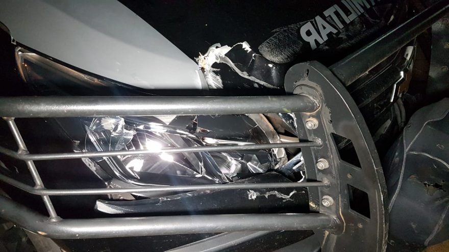 Embriagado, condutor de Cruze tenta fuga da Choque, bate na viatura policial e é detido, no Bairro Cascavel Velho