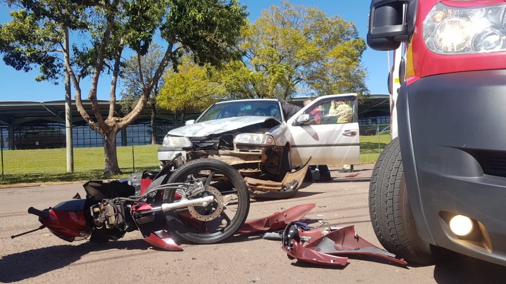 Forte colisão de trânsito envolvendo motociclista mobiliza socorristas