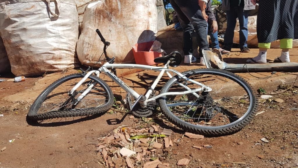 Ciclista tem mão esmagada em colisão no Cascavel Velho