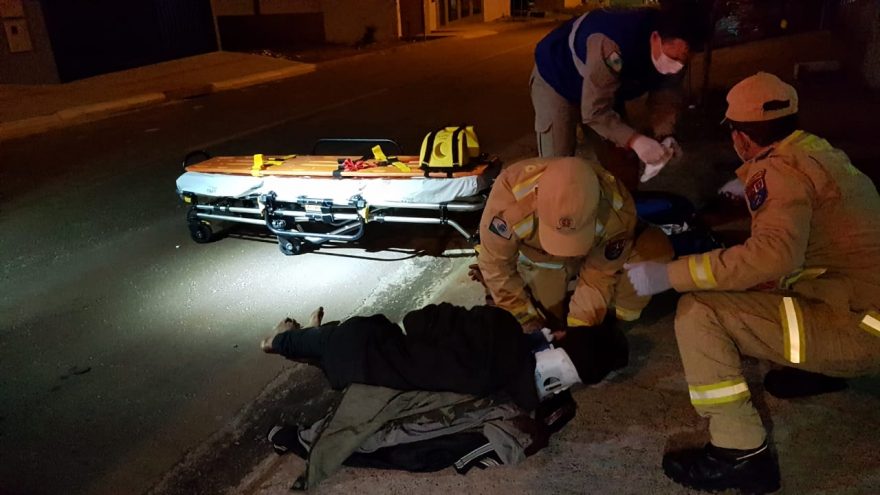 Vítima de agressão pede ajuda a moradores e é atendido pelo Siate, no loteamento Barcelona