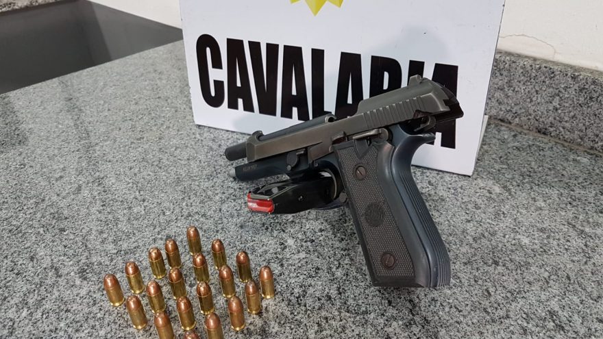 Síndico acusado de ameaçar morador com arma de fogo é detido pela Cavalaria, no Santo Inácio