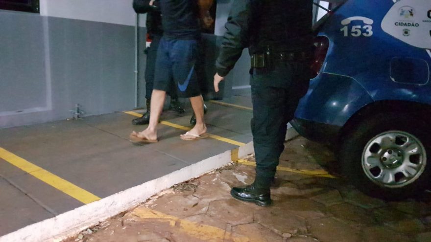 Guarda Municipal detém homem acusado de bater na mulher e ameaçar o vizinho
