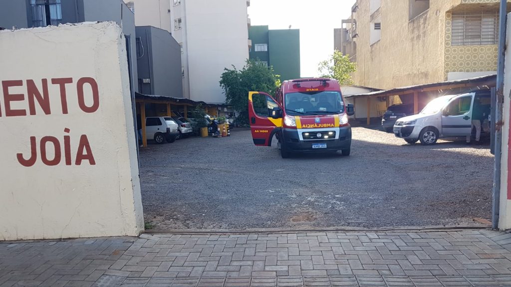 Homem bate a cabeça na escada de hotel no Centro; Siate foi chamado para atendimento Homem bate a cabeça na escada de hotel no Centro; Siate foi chamado para atendimento