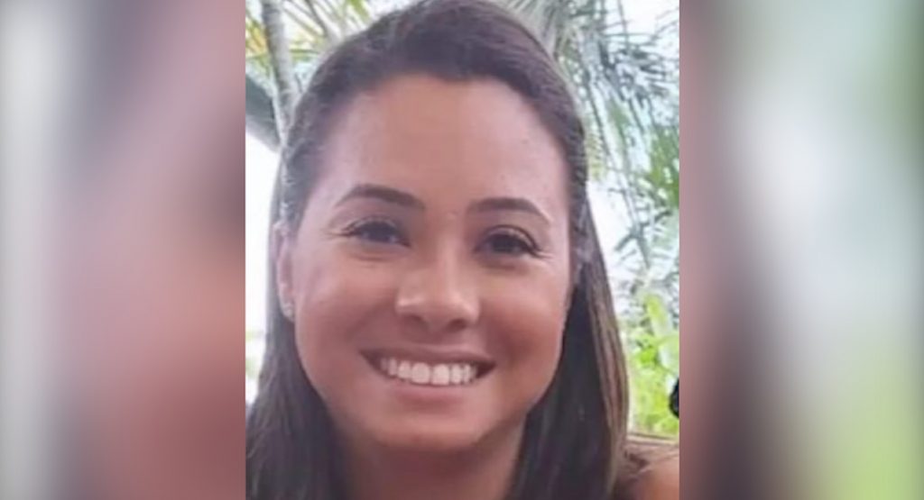 Familiares e amigos se despedem de Débora Mayara de Paula, que faleceu aos 33 anos Familiares e amigos se despedem de Débora Mayara de Paula, que faleceu aos 33 anos