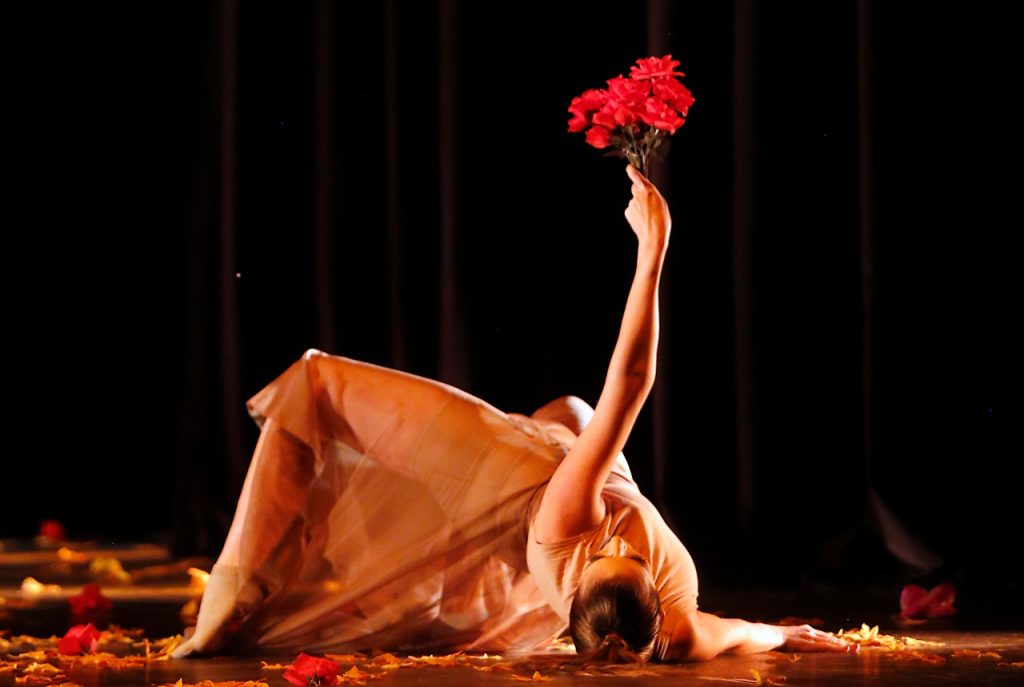 A Primavera é apresentada em forma de dança em espetáculo singular da Class no 32º Festival de Dança de Cascavel