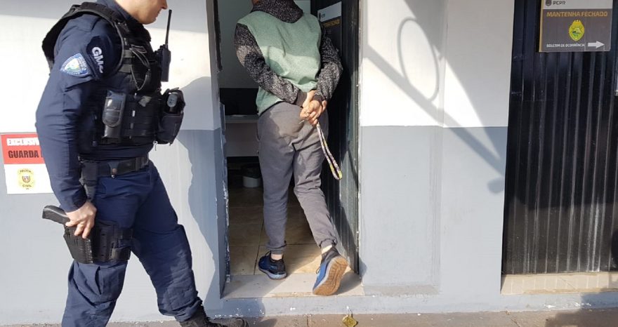 Guarda Municipal realiza apreensão de drogas no Bairro Santo Onofre; um rapaz foi detido
