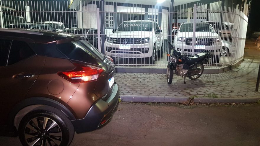 Carro e moto colidem no Maria Luiza deixando homem ferido