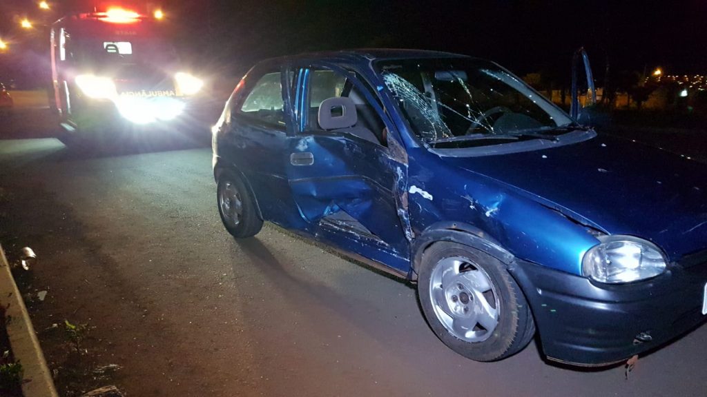 Forte colisão de trânsito deixa veículos danificados no Pacaembu