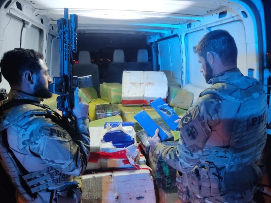 PRF apreende quase duas toneladas de maconha na rodovia BR-277