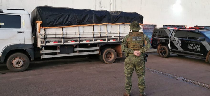 BPfron encaminha caminhão carregado com cigarros à Receita Federal em Cascavel