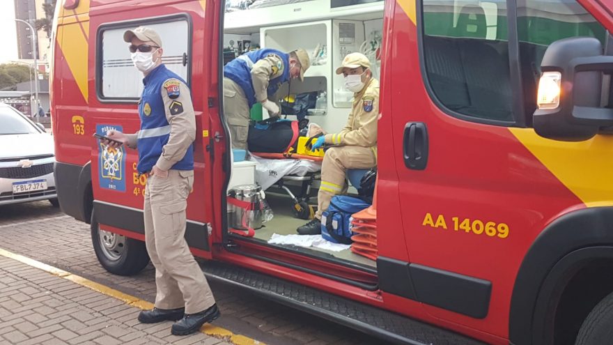 Motociclista fica ferido após se envolver em acidente na Avenida Brasil