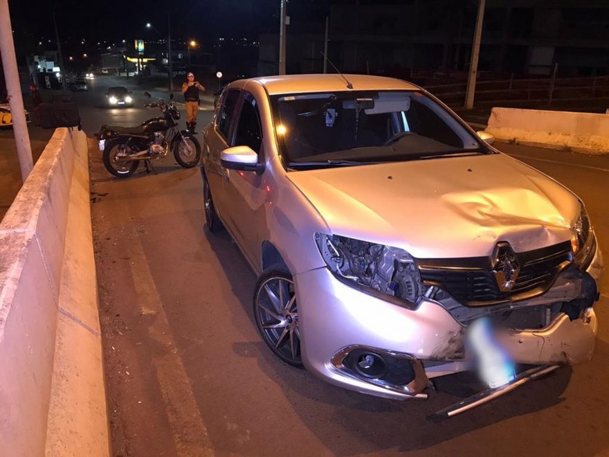 Motoboy fica ferido em forte colisão em Cascavel