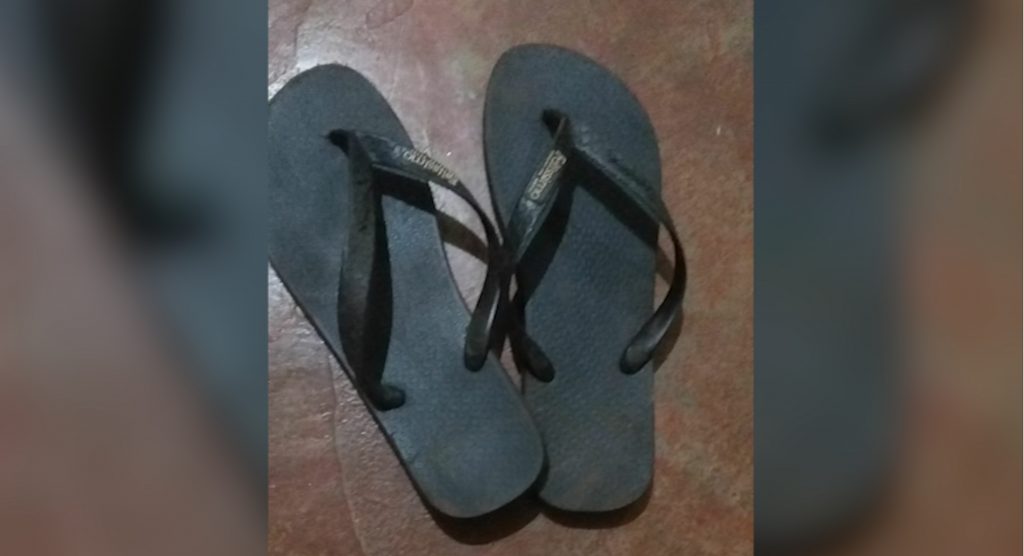 Cadê o chinelo? Homem não consegue furtar botijão de gás e leva chinelo, porém esquece o dele