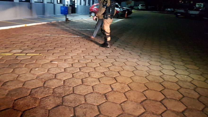 Indivíduo é detido portando 14g de crack e balança de precisão no Cascavel Velho