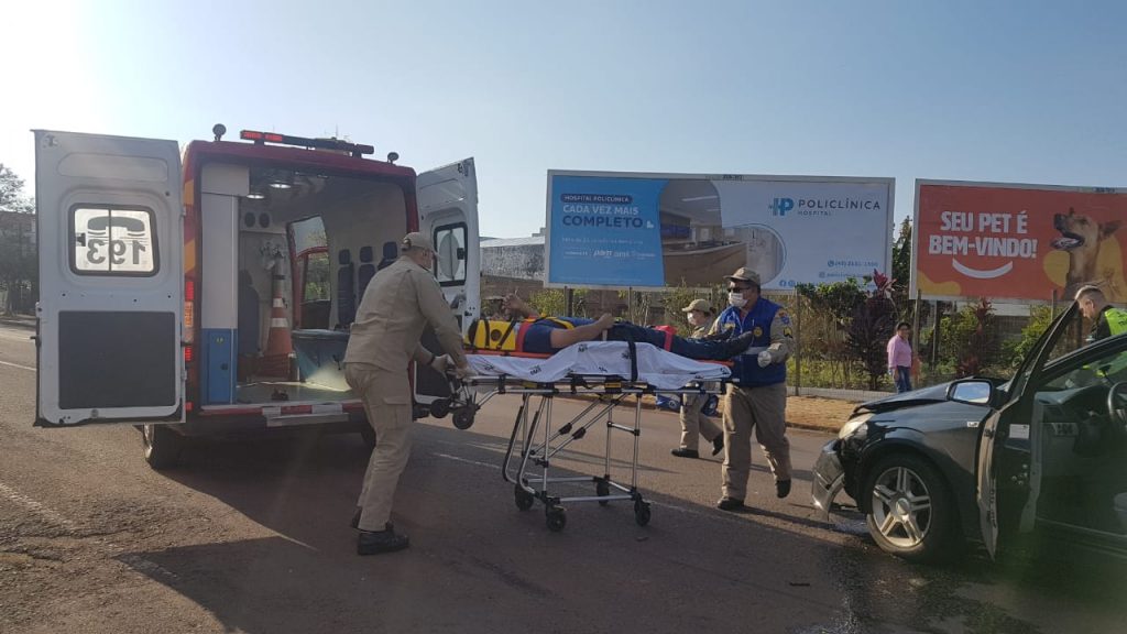 Homem sofre rebaixamento de nível de consciência após colisão em Cascavel
