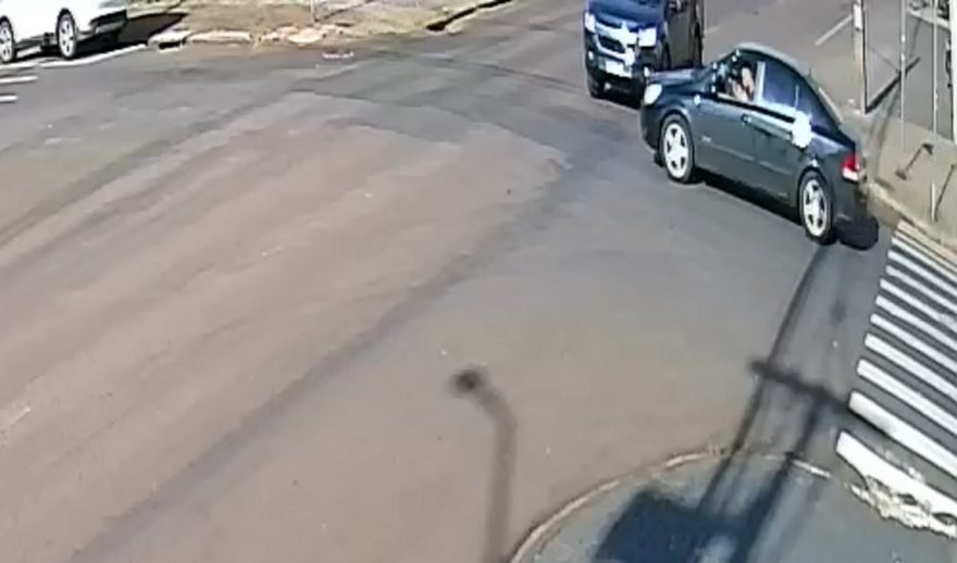 Veja: Forte colisão é registrada e Transitar estava passando no local no momento exato