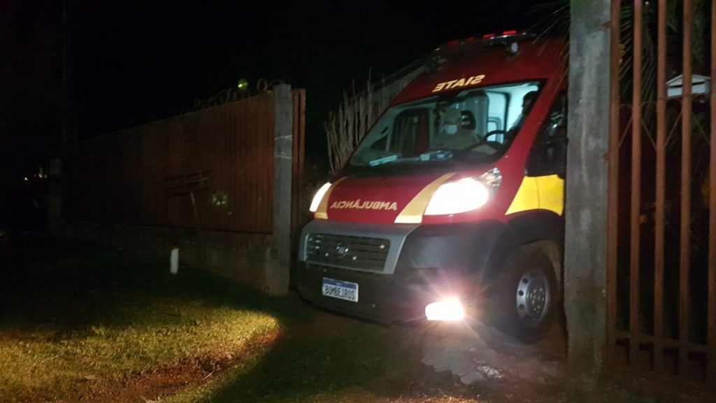 Idosa de 79 anos sofre queda dentro de casa