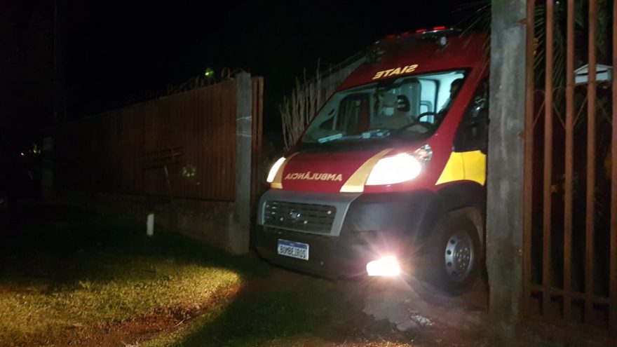 Idosa de 79 anos sofre queda dentro de casa