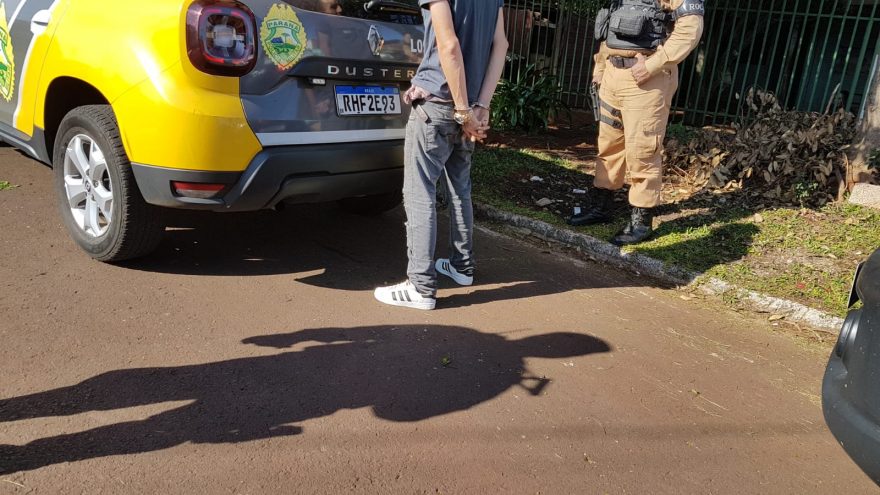 Polícia Militar recupera carro furtado e detém dupla no Bairro Santa Cruz