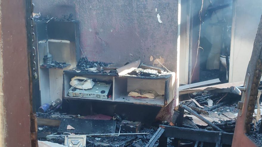 Você acredita? Residência é destruída por incêndio no Cascavel Velho mas bíblia fica praticamente intacta