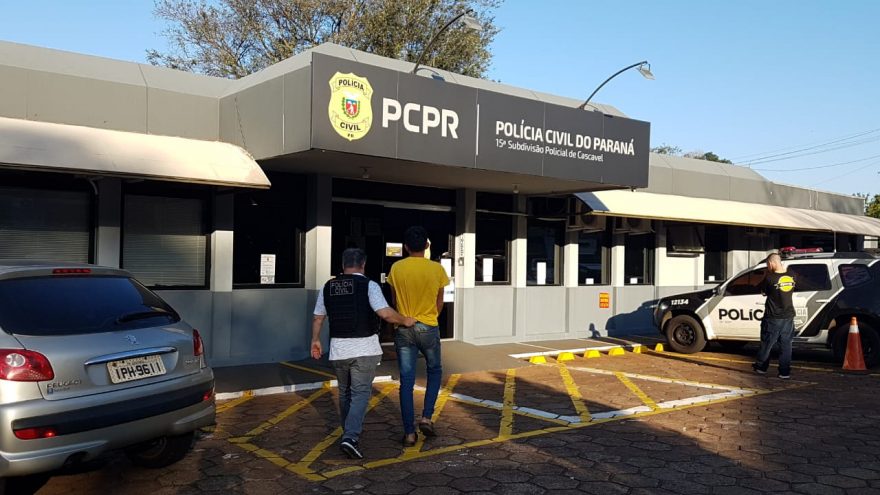 Homem detido com maconha em Capitão chega na Delegacia de Cascavel