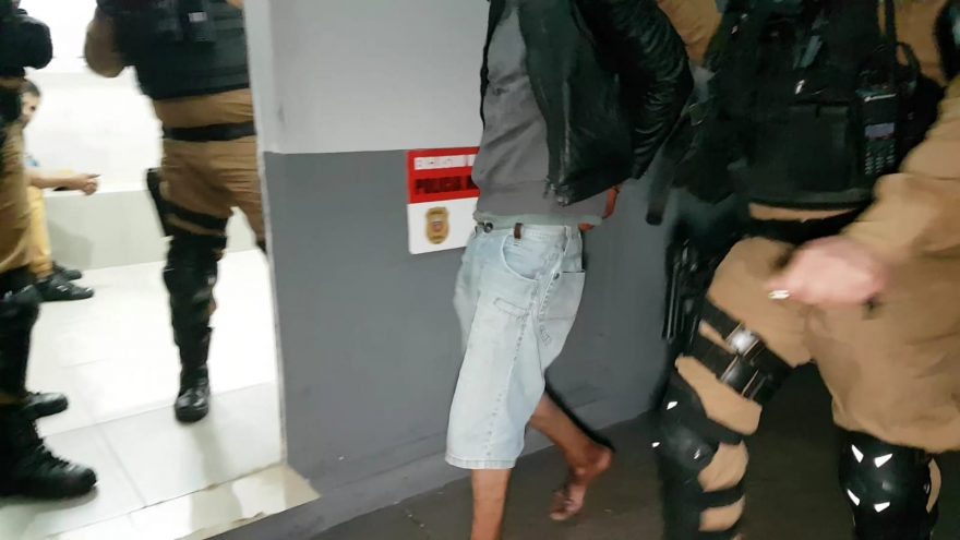 Homem apanha de vítima após tentar agarrá-la; PM prendeu o indivíduo