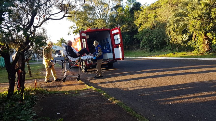 Idoso de 74 anos tem fraturas nas costelas após cair da cama