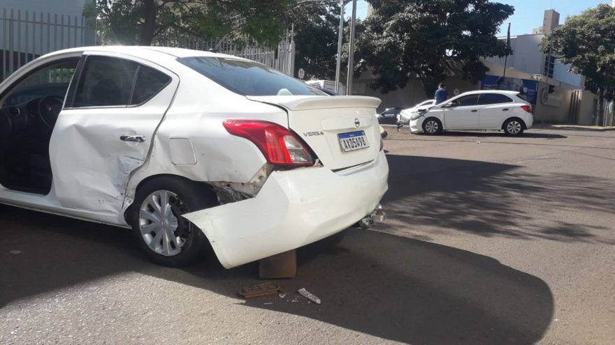 Acidente sem vítimas é registrado na Rua Minas Gerais