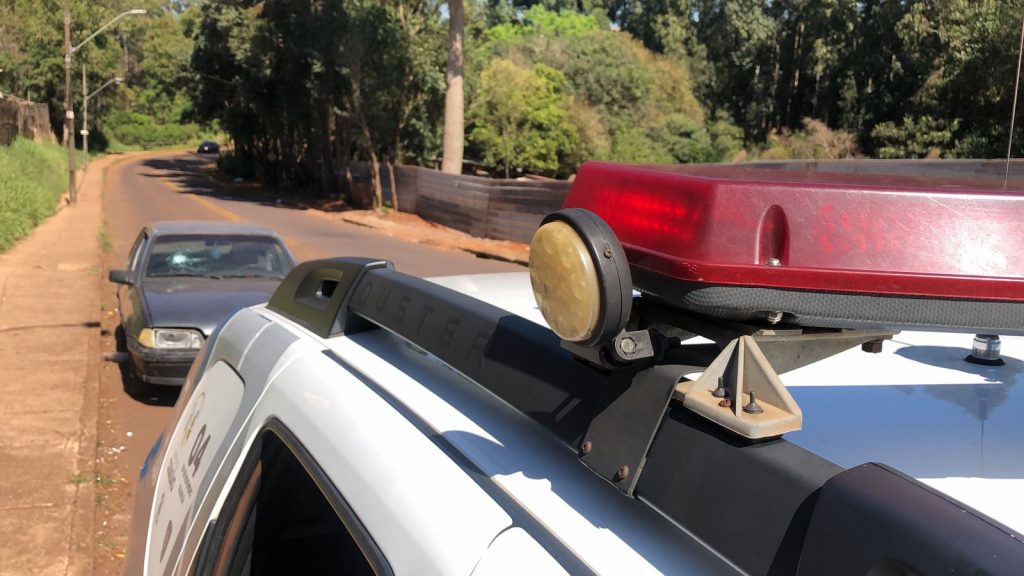 GM faz diligências em carro danificado estacionado irregularmente