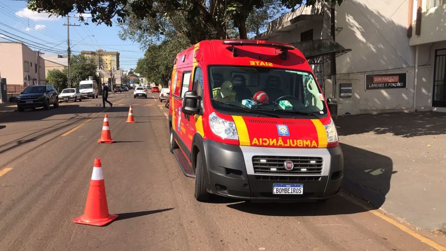 Homem fica ferido após colisão entre carro e moto no Parque São Paulo