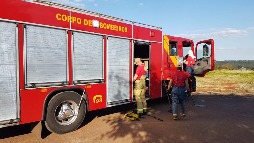 Corpo de Bombeiros é acionado para combater incêndio no Bairro XIV de Novembro