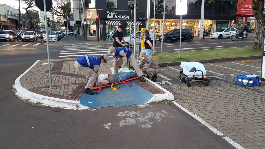 Ciclista fica ferido após colidir com outra bicicleta no Centro