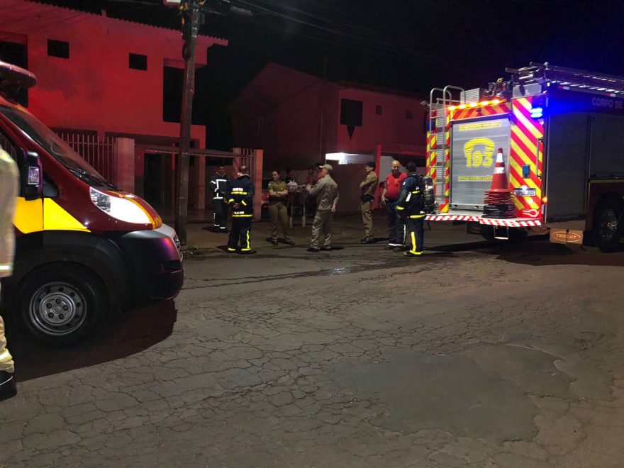 Princípio de incêndio em residência mobiliza Bombeiros no Consolata; mulher e criança foram atendidos pelo Siate