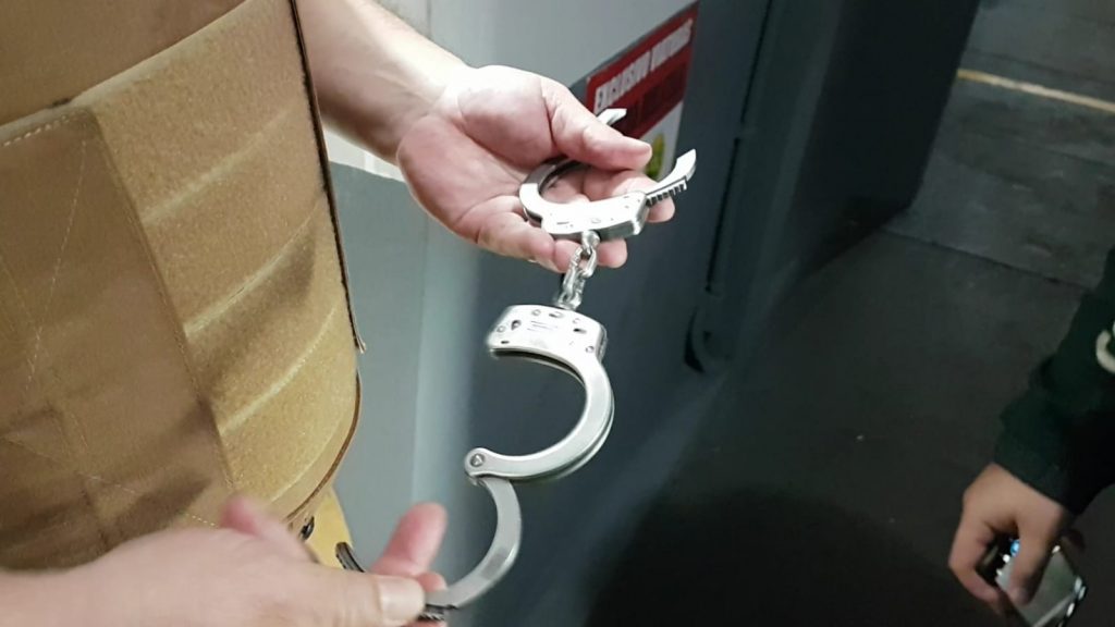 Corpo de Bombeiros é acionado para abrir algema que emperrou em detido