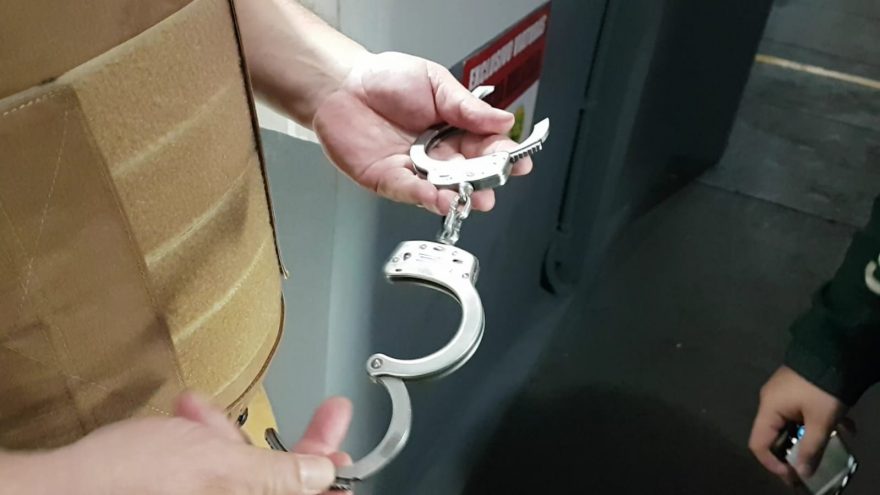 Corpo de Bombeiros é acionado para abrir algema que emperrou em detido