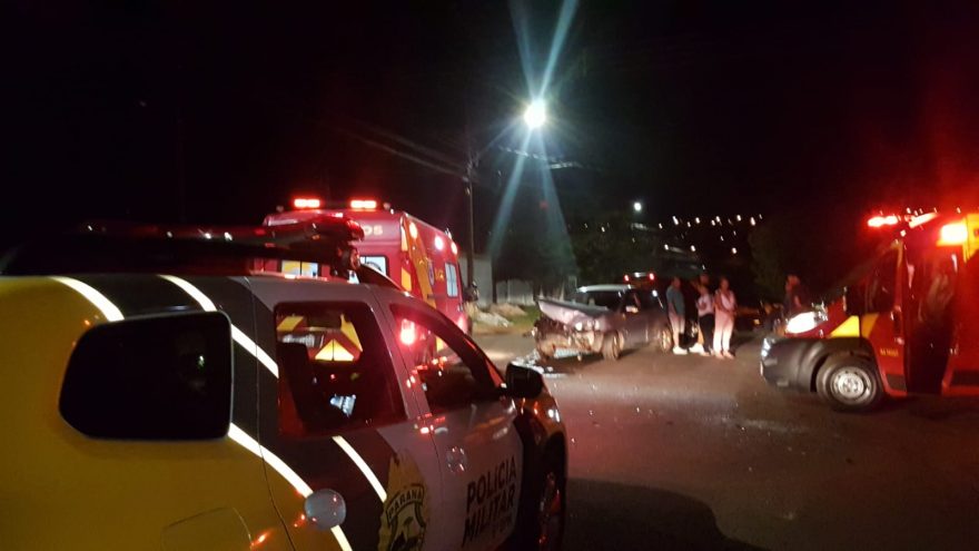 Polo e Celta se envolvem em forte colisão de trânsito no Interlagos